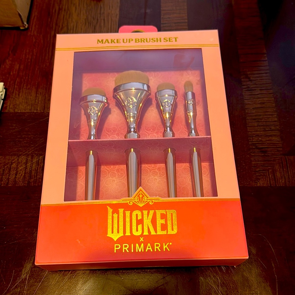 Wicked Makeup Brushes New in Box - Limited Edition
